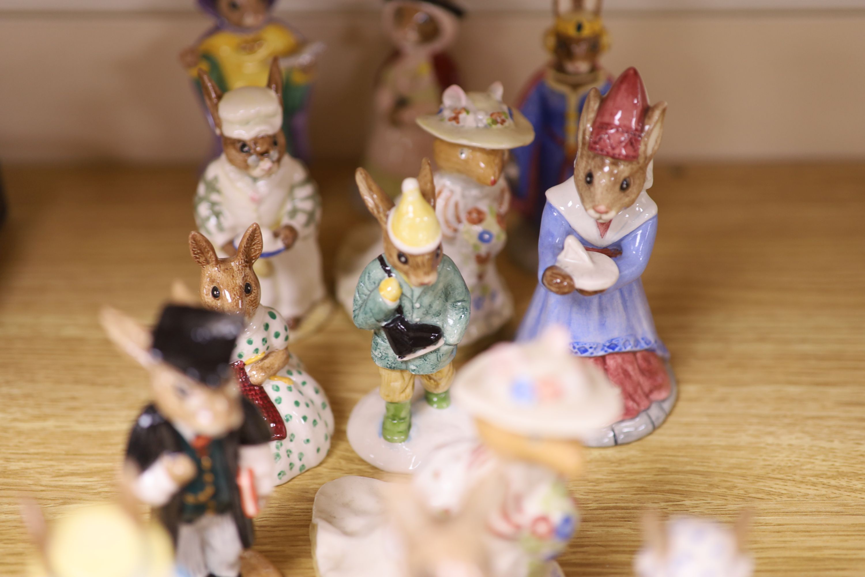 A collection of mostly Doulton bunnykins figures (16)